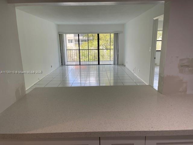 BUILDING FOUR OF RACQUET - Residential