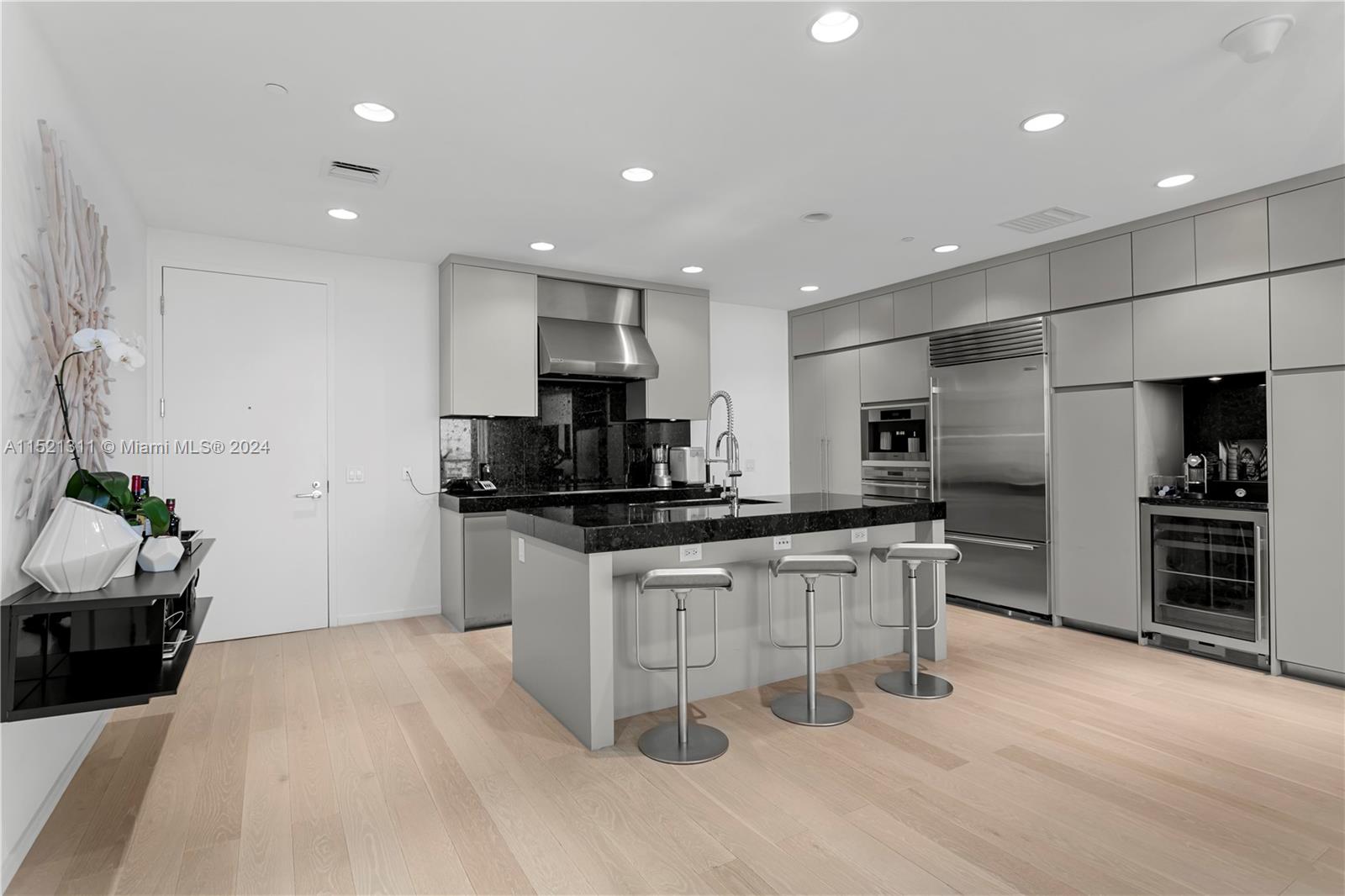 BAL HARBOUR NORTH SOUTH C - Residential