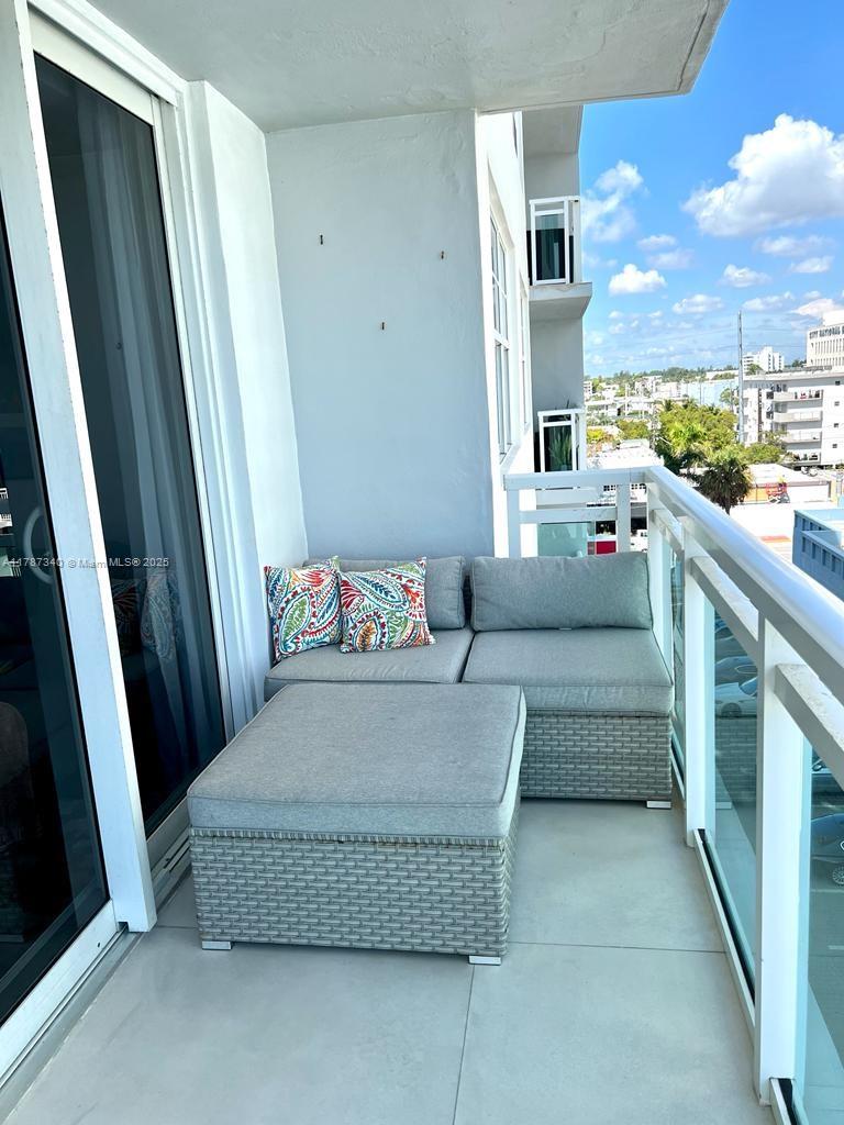 6917 Collins Ave 704