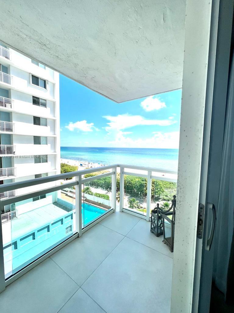 6917 Collins Ave 704