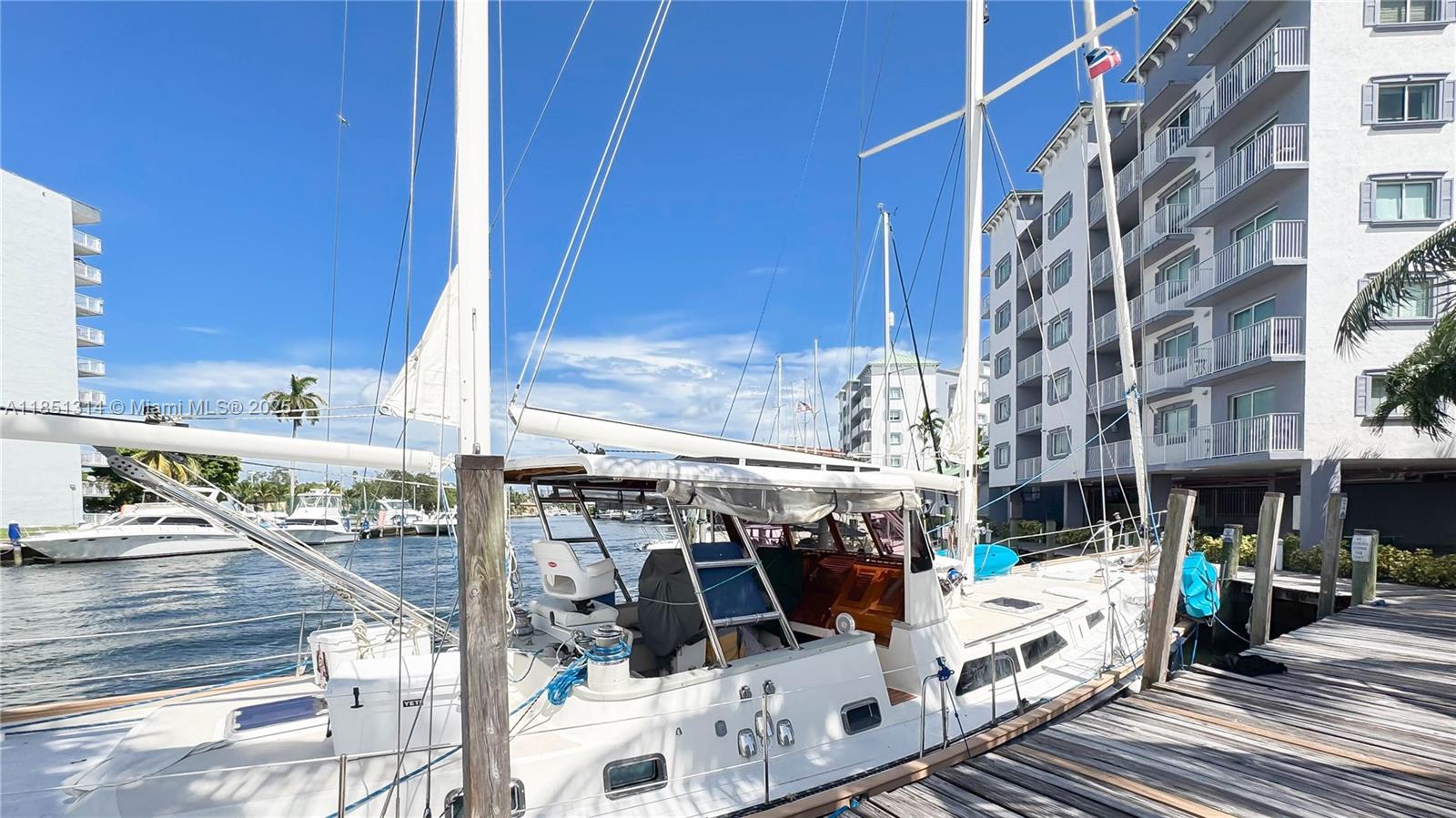 Attention investors! Enjoy spectacular river views in this cozy 2-bed, 2-bath apartment in River Run, leased through April 2026 for uninterrupted rental income. Washer and dryer in the unit. 1 assigned garage parking space. Located in a gated community with 24/7 security and guest parking, just minutes from MIA, Downtown Miami, Brickell, and surrounded by shops and hospitals. Contact me today to secure your investment with stable cash flow and strong appreciation potential!