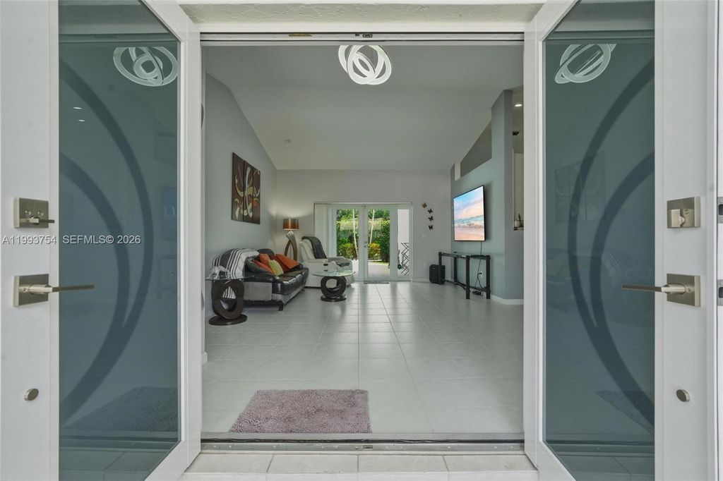 Photo of 1510 SW 96th Ter, Davie, FL 33324 (MLS # A11993754)