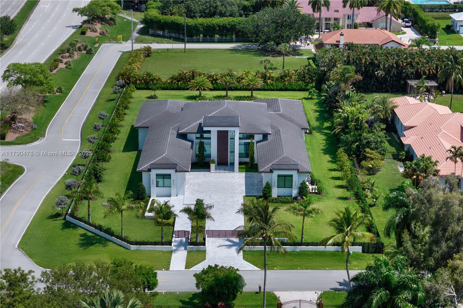 12331 Sw 2nd St, Plantation, Miami-Dade County, Florida - 4 Bedrooms  
5 Bathrooms - 