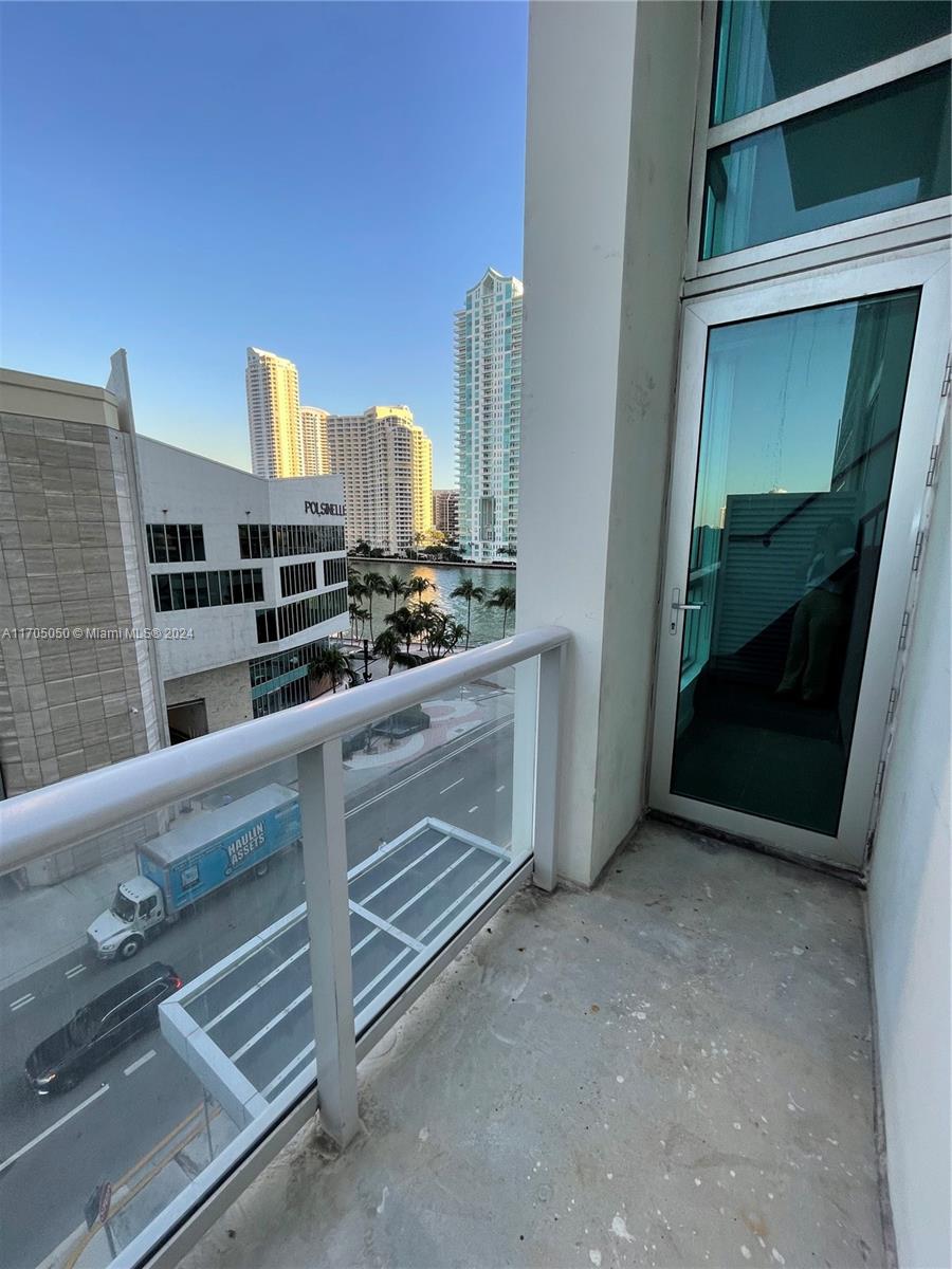 MET 1 CONDO - Residential Lease