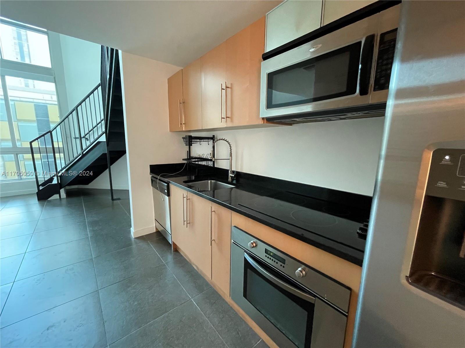 MET 1 CONDO - Residential Lease