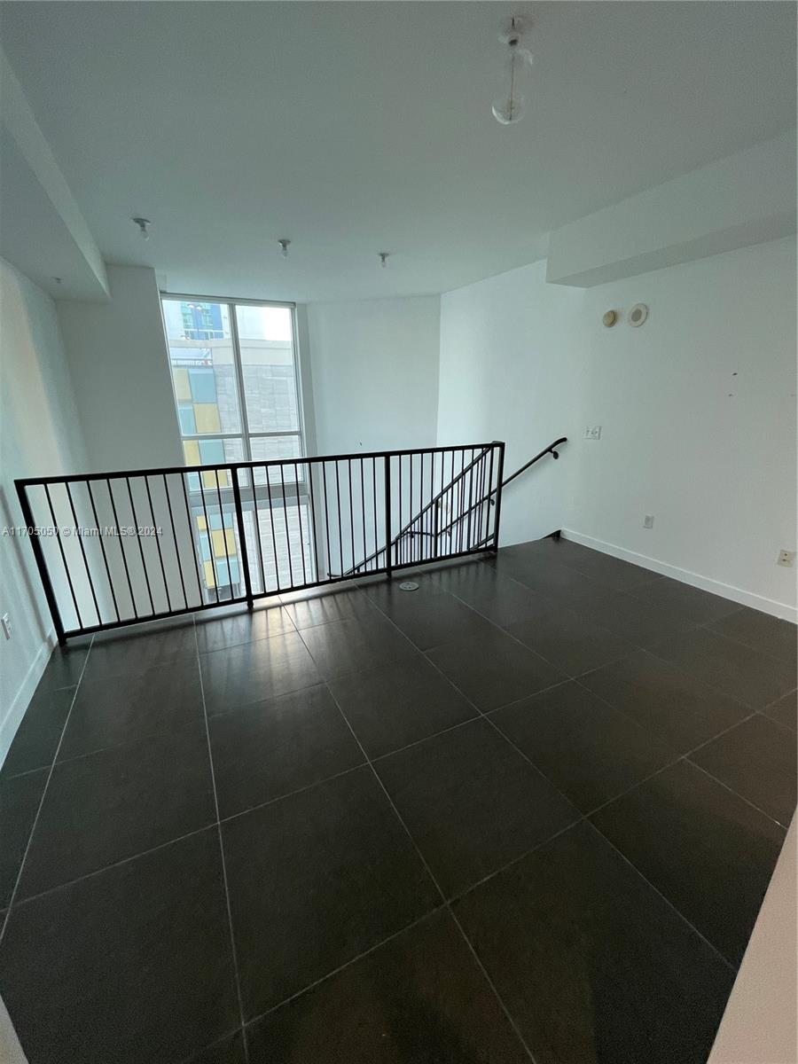 MET 1 CONDO - Residential Lease