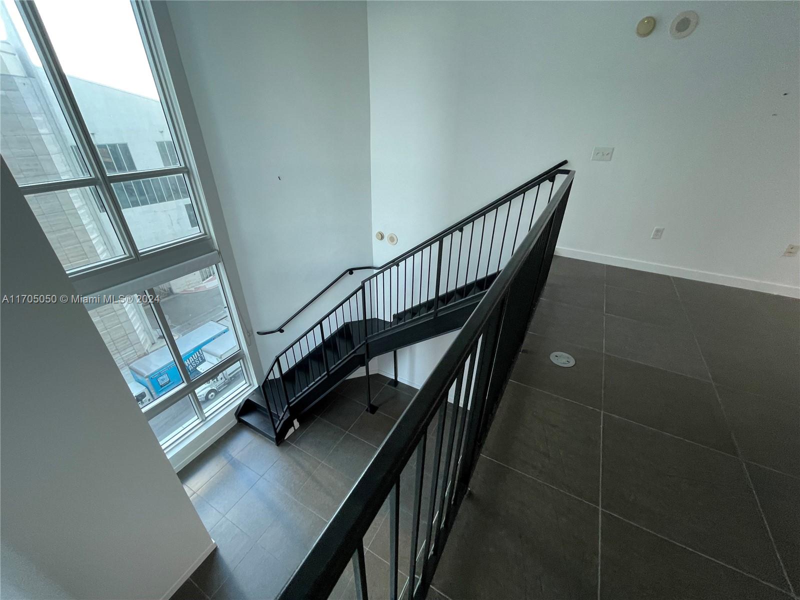 MET 1 CONDO - Residential Lease