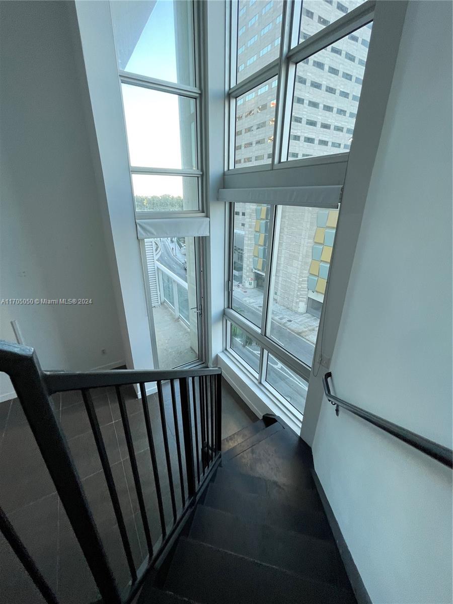 MET 1 CONDO - Residential Lease
