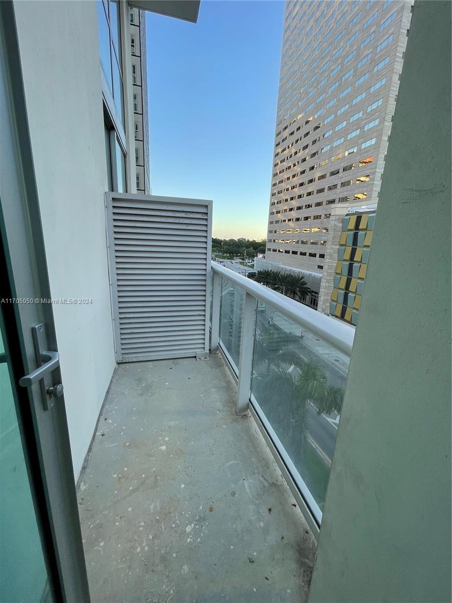 MET 1 CONDO - Residential Lease