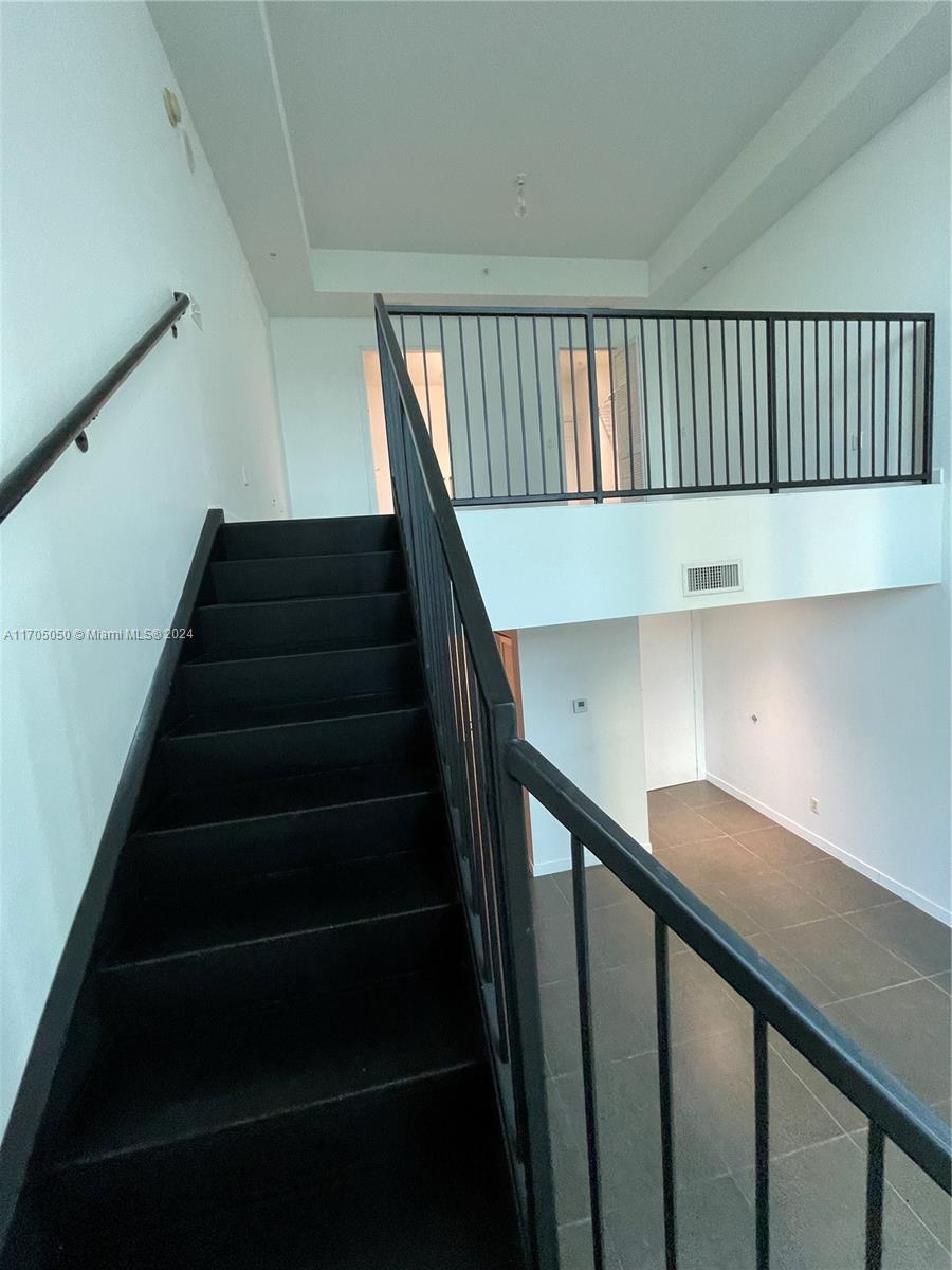 MET 1 CONDO - Residential Lease