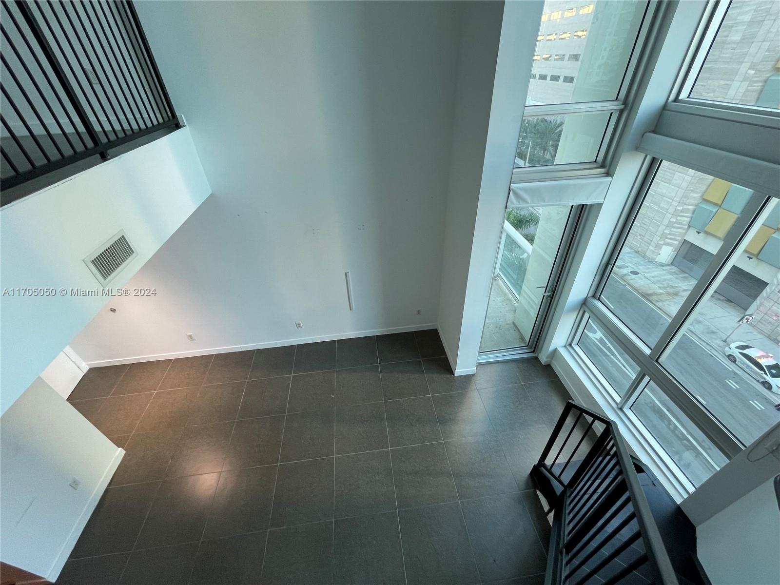 MET 1 CONDO - Residential Lease