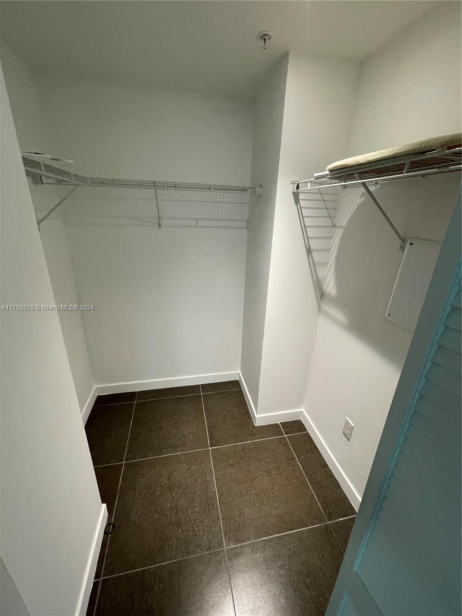 MET 1 CONDO - Residential Lease