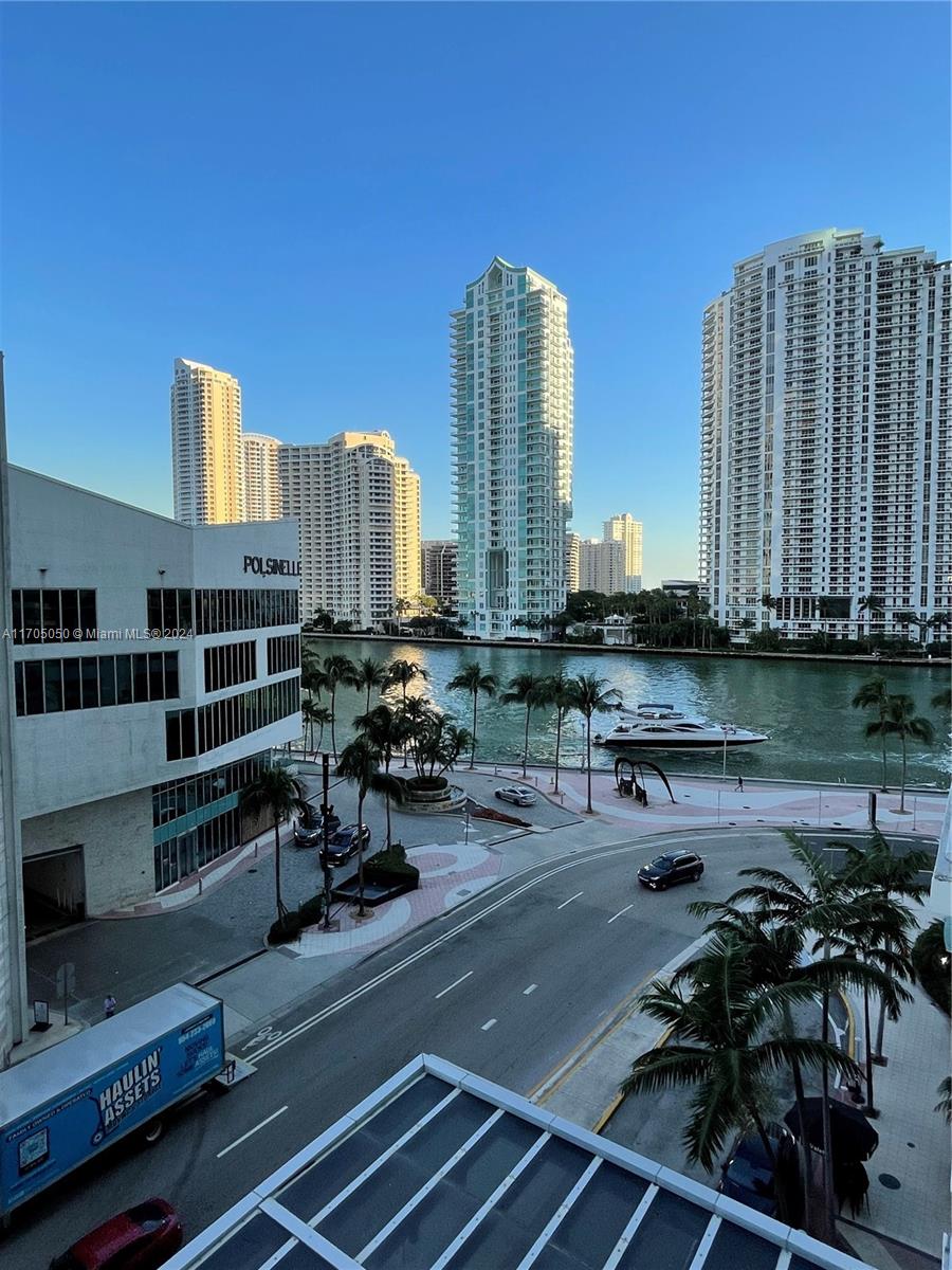 MET 1 CONDO - Residential Lease