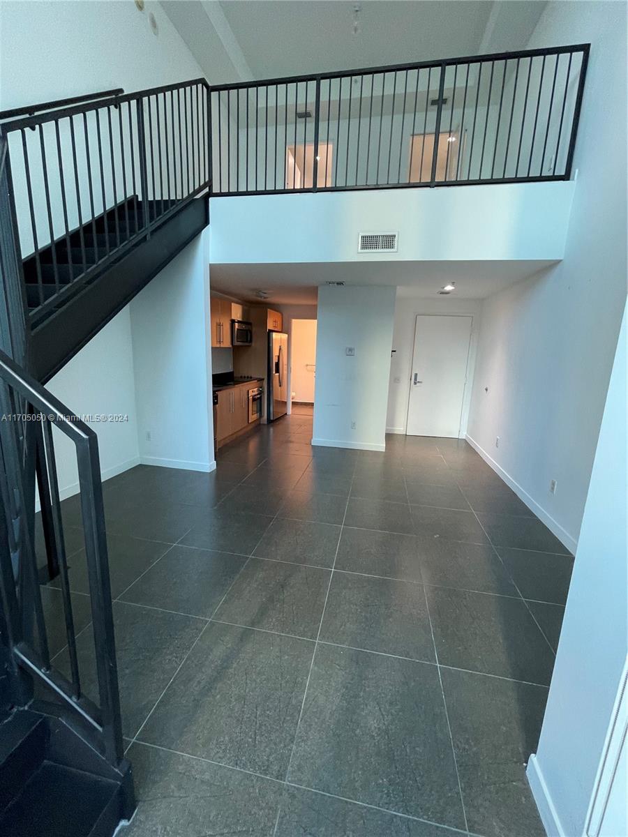 MET 1 CONDO - Residential Lease