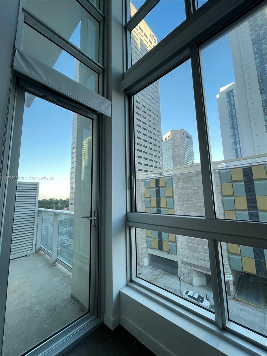 MET 1 CONDO - Residential Lease