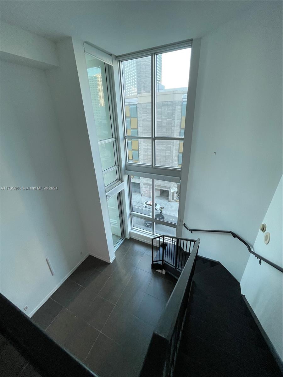 MET 1 CONDO - Residential Lease