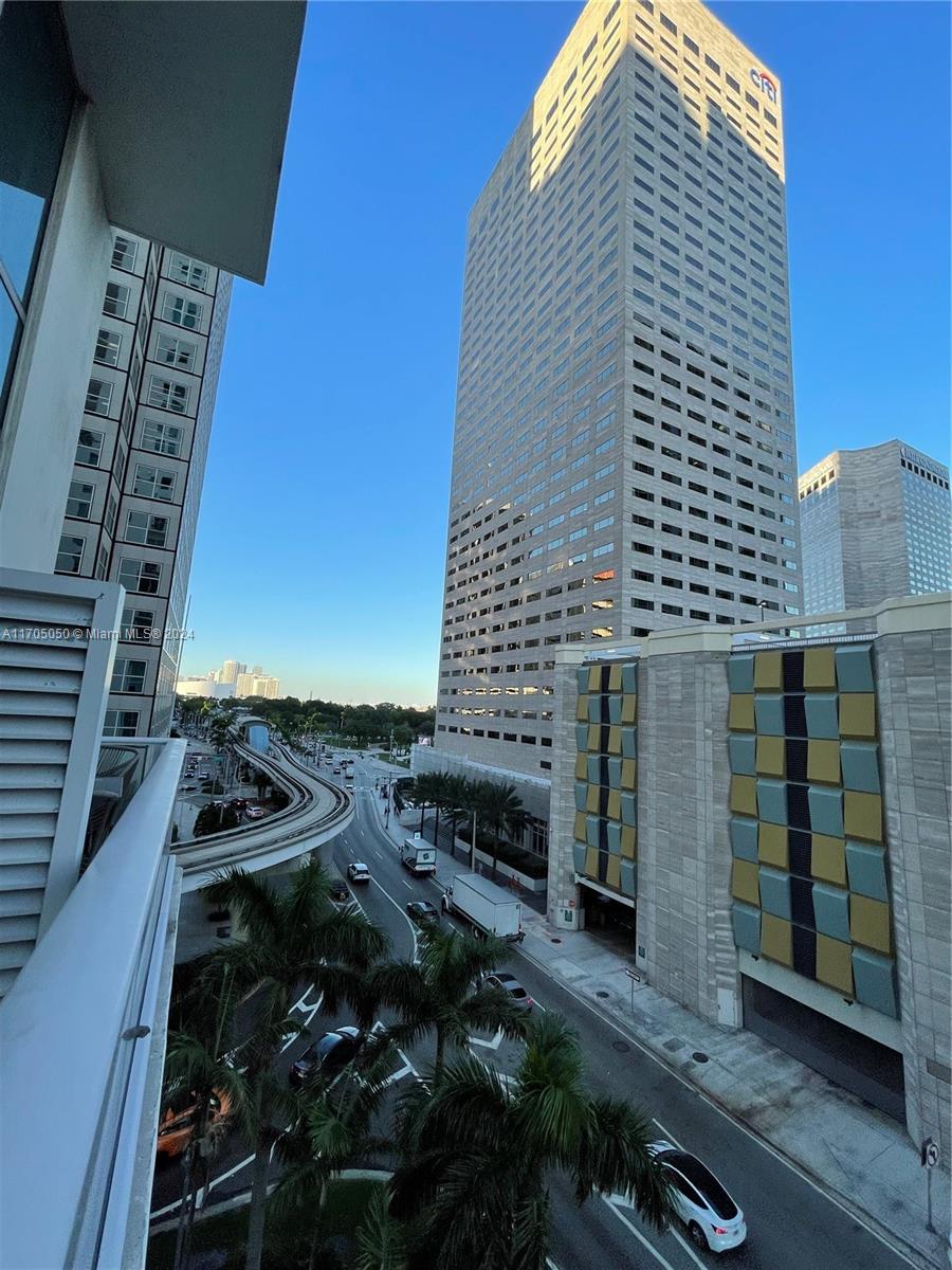 MET 1 CONDO - Residential Lease