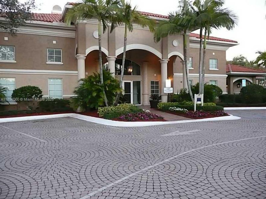 Beautiful and remodeled 2/2 condo walking distance to Pembroke Lake Mall in a gated community with excellent amenities, New flooring, Nice size living area, balcony, Enjoy your private washer/dryer in the unit. This impressive complex offers many amenities, including a pool, well-equipped fitness center, clubhouse, and tennis, and is perfect for hosting friends and family. Close to the shopping area, front of Pembroke Lake Mall, major highways, nightlife. 20 min drive to beaches.