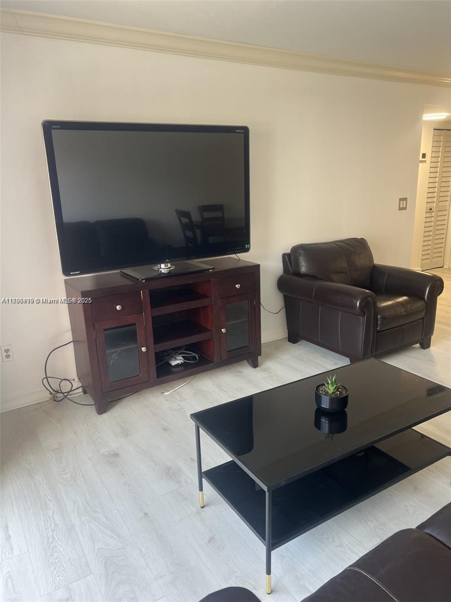 LA CANADIENNE CONDO - Residential Lease