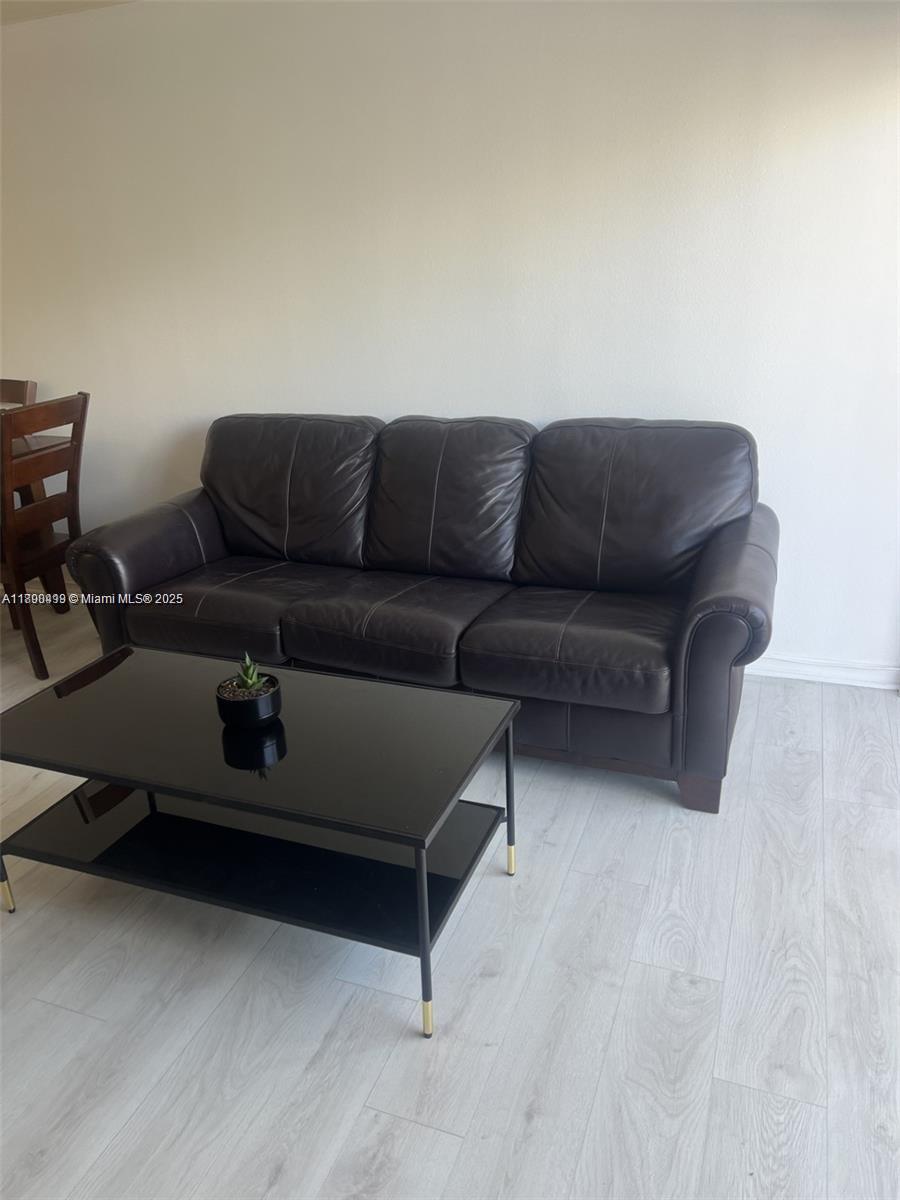LA CANADIENNE CONDO - Residential Lease