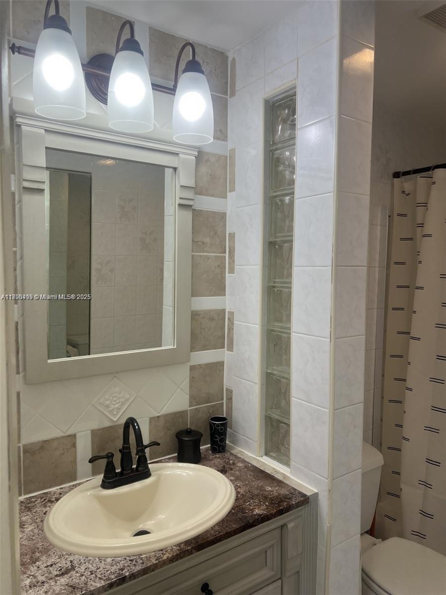 LA CANADIENNE CONDO - Residential Lease