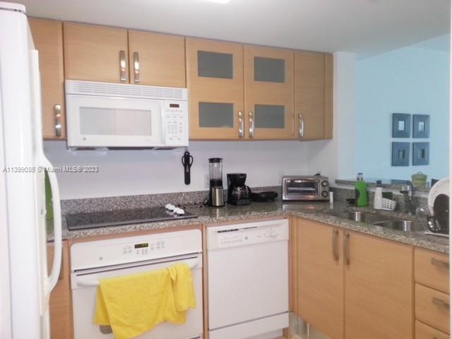Beautiful unit at Skyline Condo. One bedroom with 2 queen beds and fully equipped kitchen and one car garage. Building Amenities include Pool, Fitness center, tennis court, playground, sauna, hot tub, Marina and party room. Equal Housing Opportunity