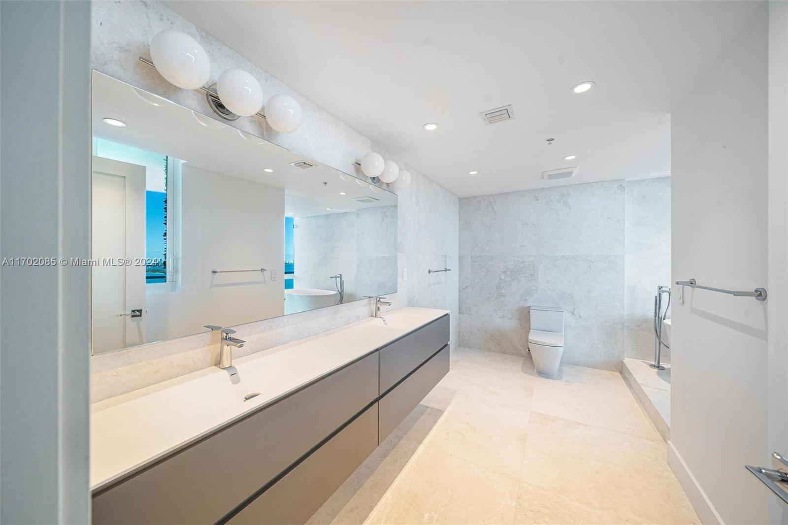 ONYX ON THE BAY CONDO - Residential