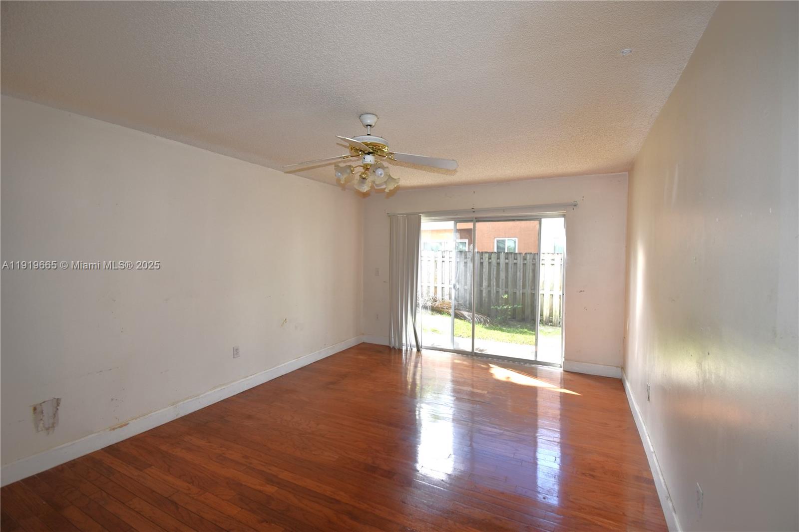 SAWGRASS ESTATES - Residential