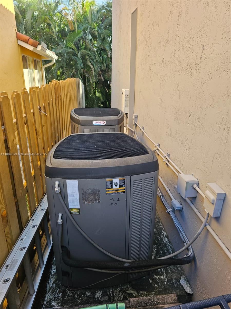 PATIO HOMES OF DORAL PINE - Residential