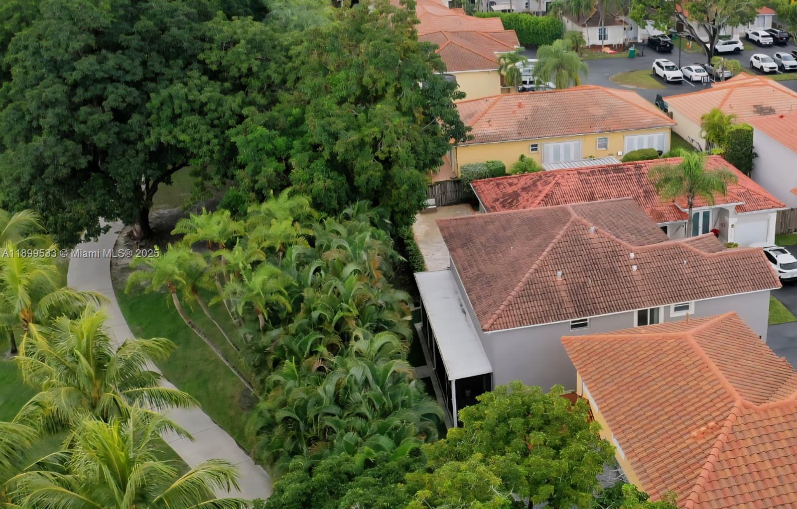 PATIO HOMES OF DORAL PINE - Residential