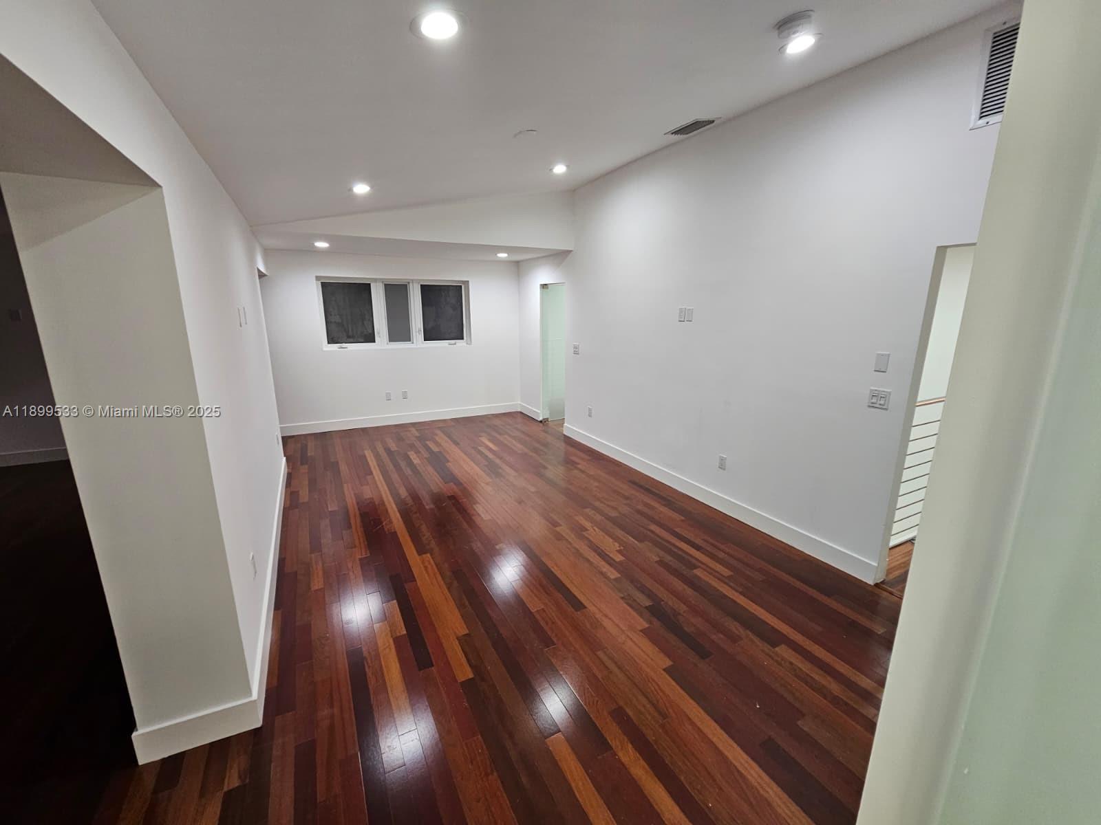 PATIO HOMES OF DORAL PINE - Residential