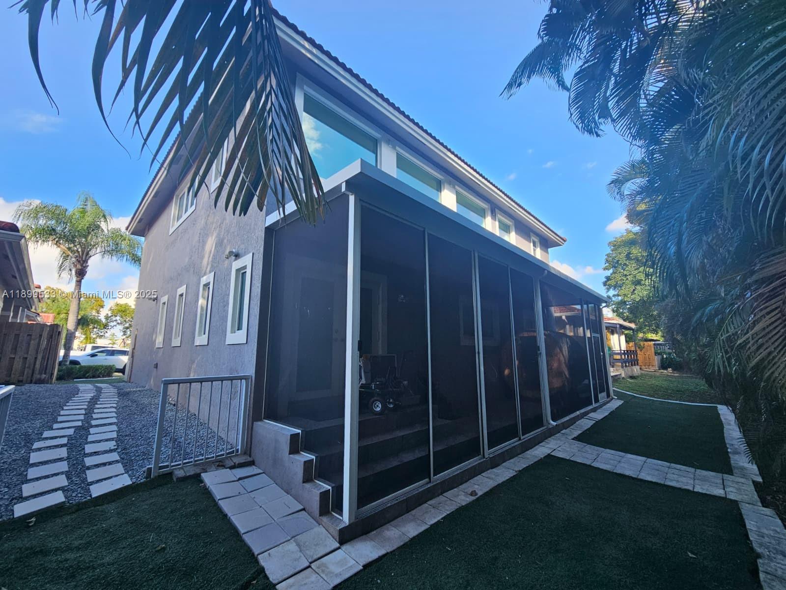 PATIO HOMES OF DORAL PINE - Residential