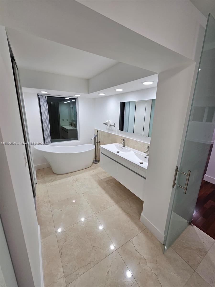 PATIO HOMES OF DORAL PINE - Residential