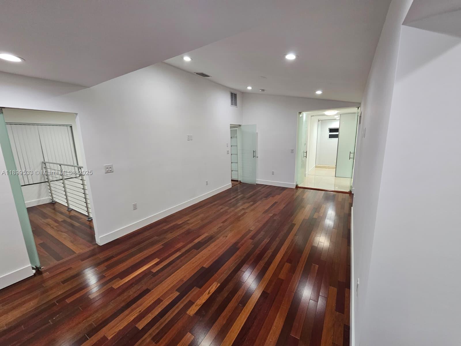 PATIO HOMES OF DORAL PINE - Residential