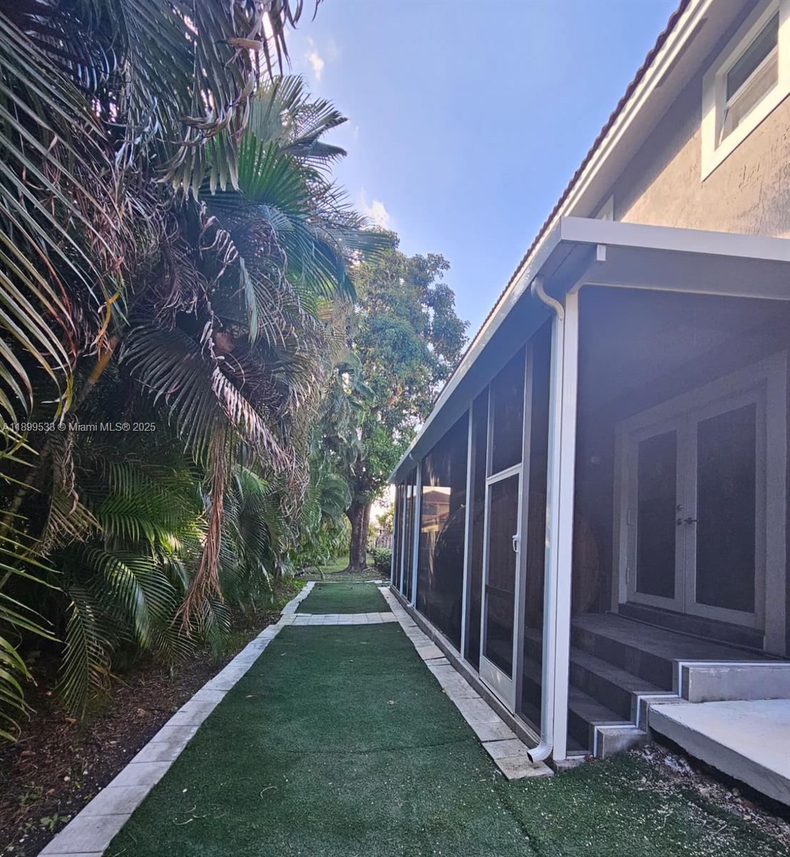 PATIO HOMES OF DORAL PINE - Residential