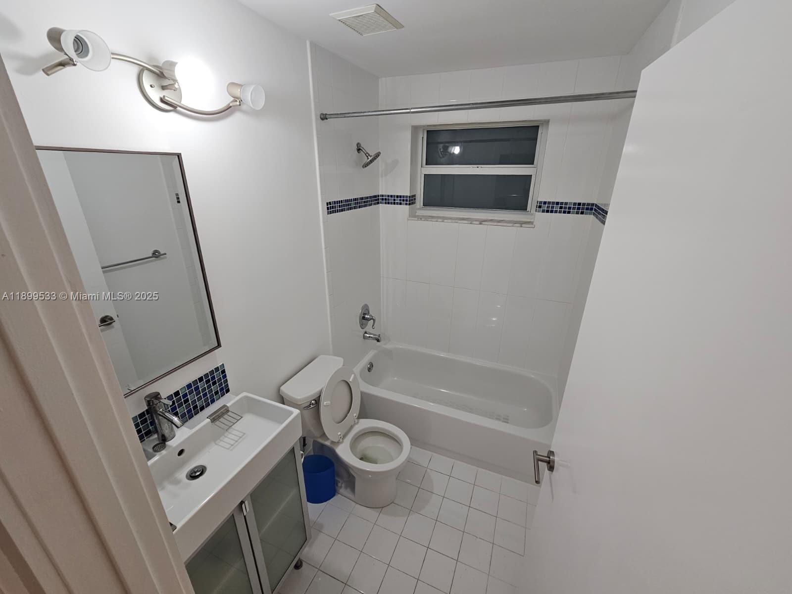 PATIO HOMES OF DORAL PINE - Residential