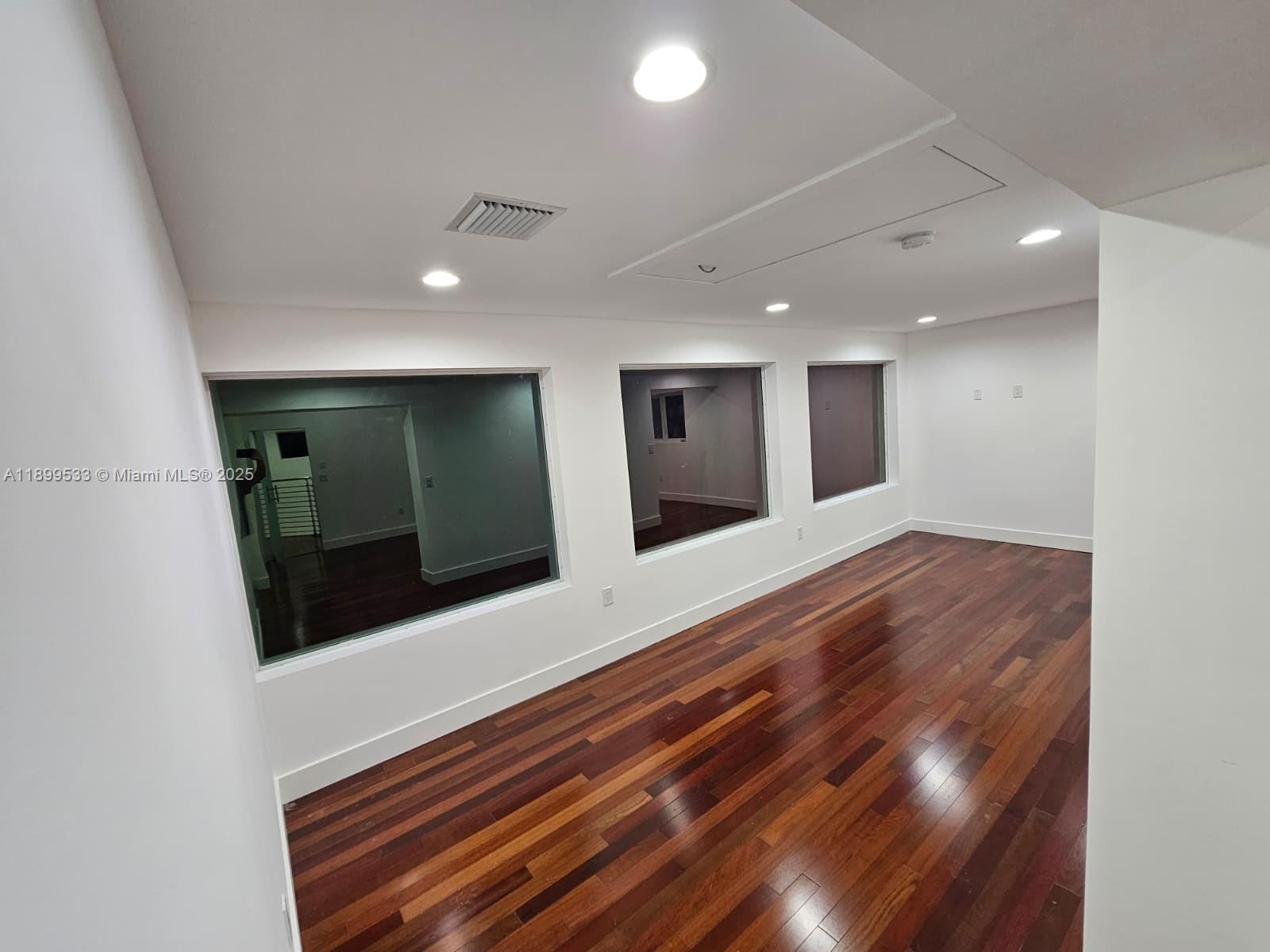 PATIO HOMES OF DORAL PINE - Residential