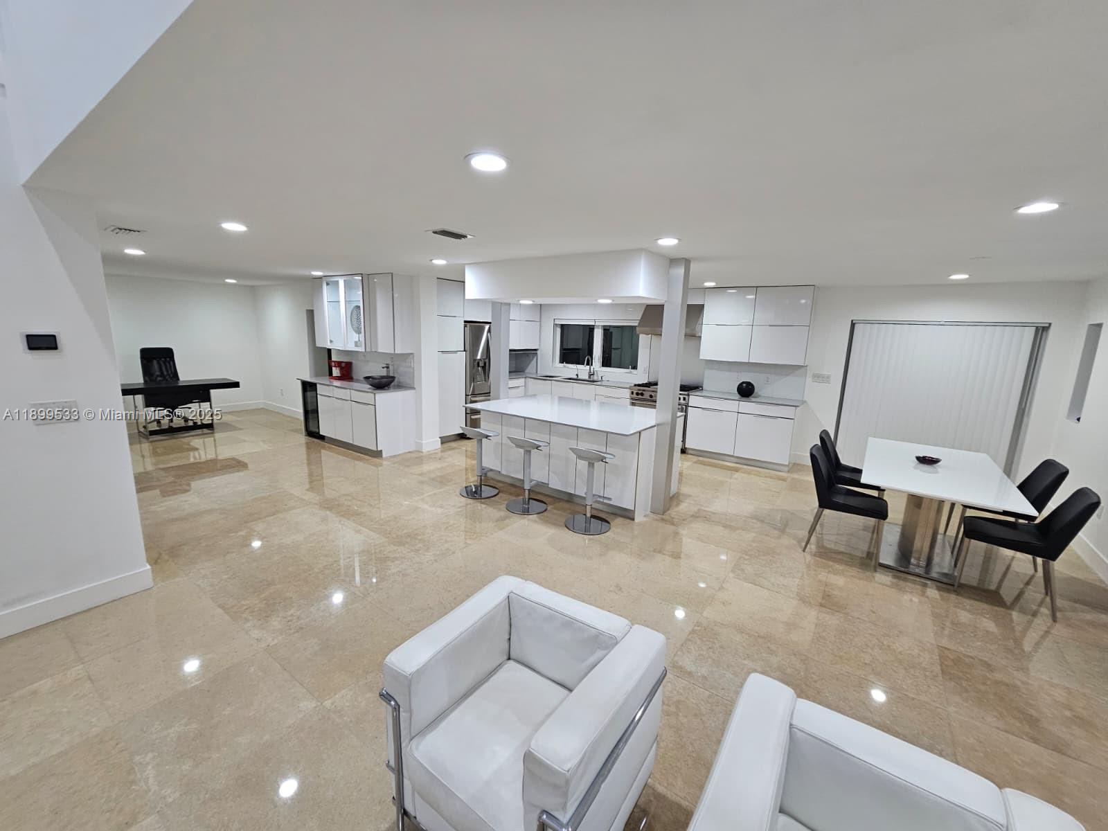 PATIO HOMES OF DORAL PINE - Residential