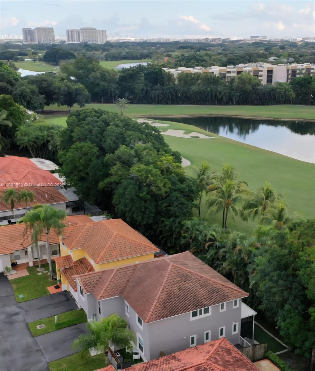 PATIO HOMES OF DORAL PINE - Residential