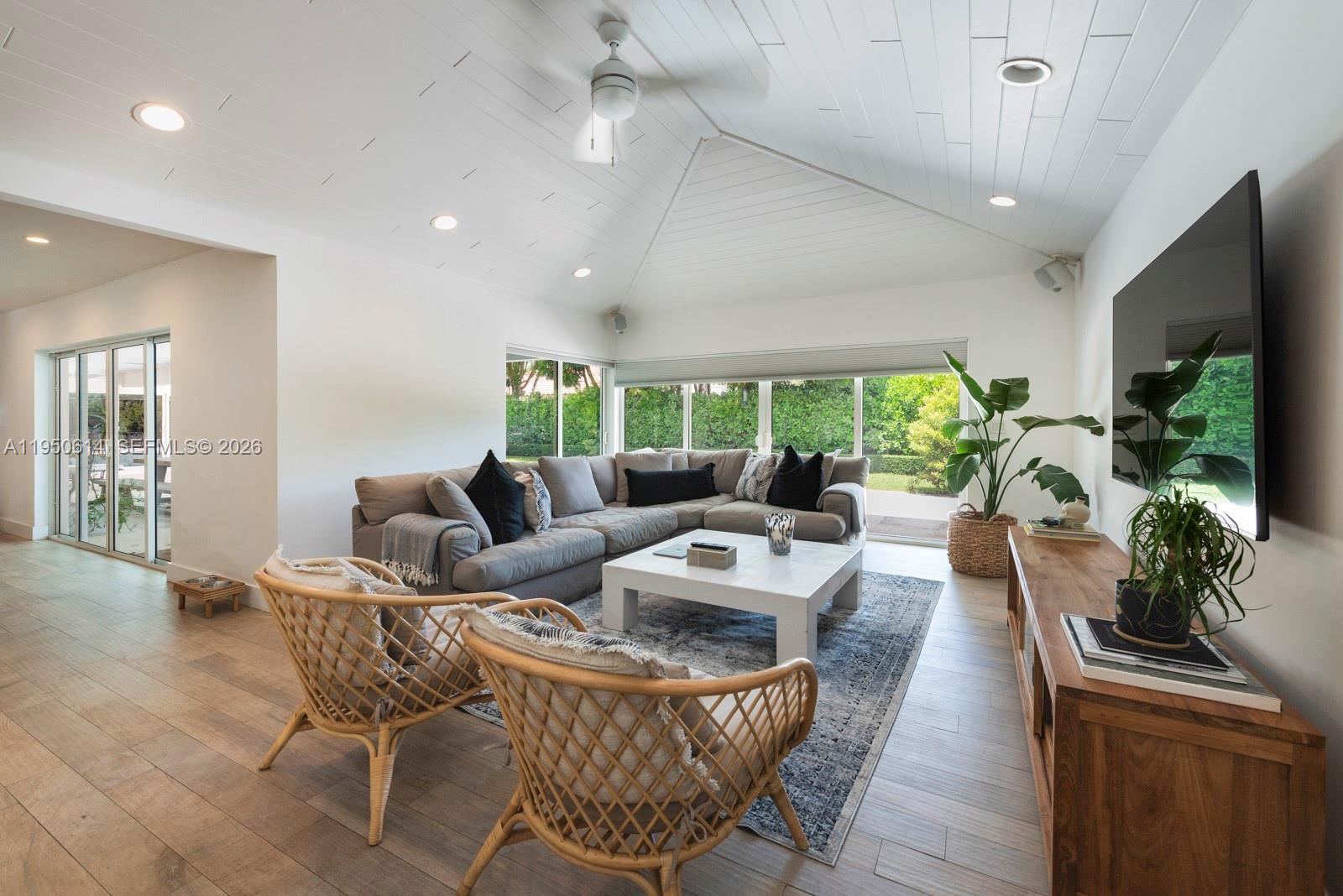 PINE BAY ESTATES SOUTH - Residential