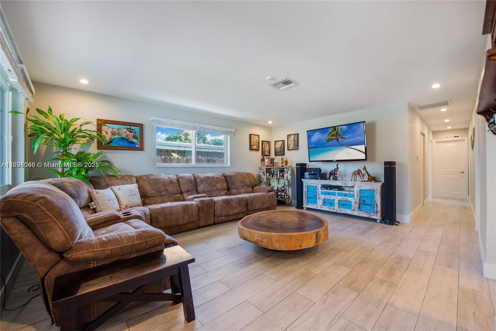 CORAL VILLAS REV - Residential Lease