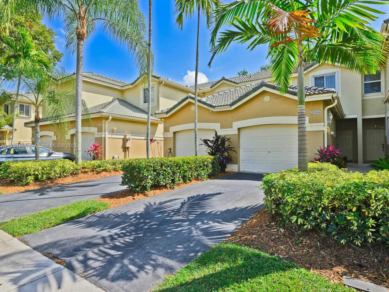 Weston, Florida 33327, United States, 2 Bedrooms Bedrooms, ,3 BathroomsBathrooms,Residential,Active,90466