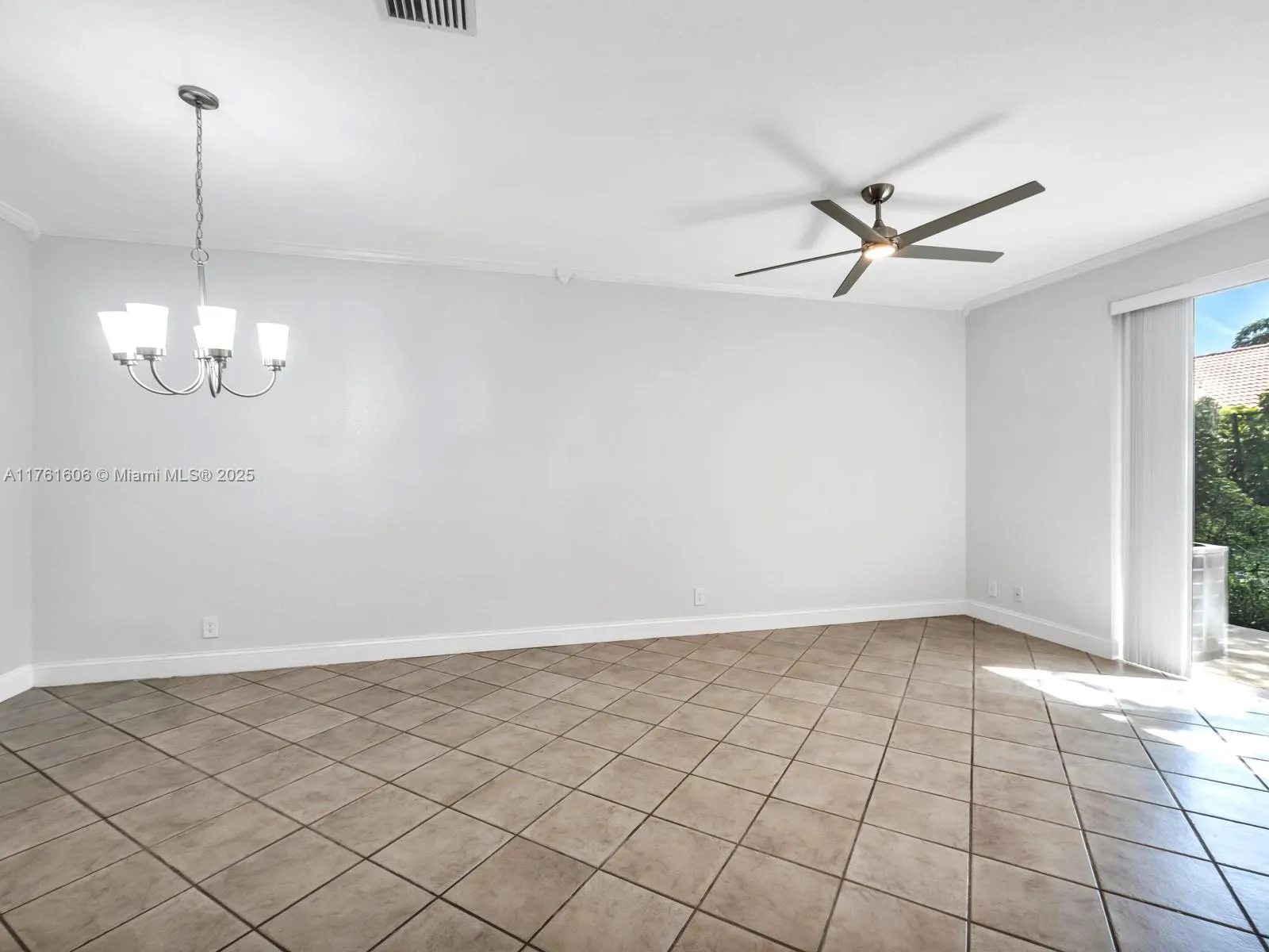 Weston, Florida 33327, United States, 2 Bedrooms Bedrooms, ,3 BathroomsBathrooms,Residential,Active,90466