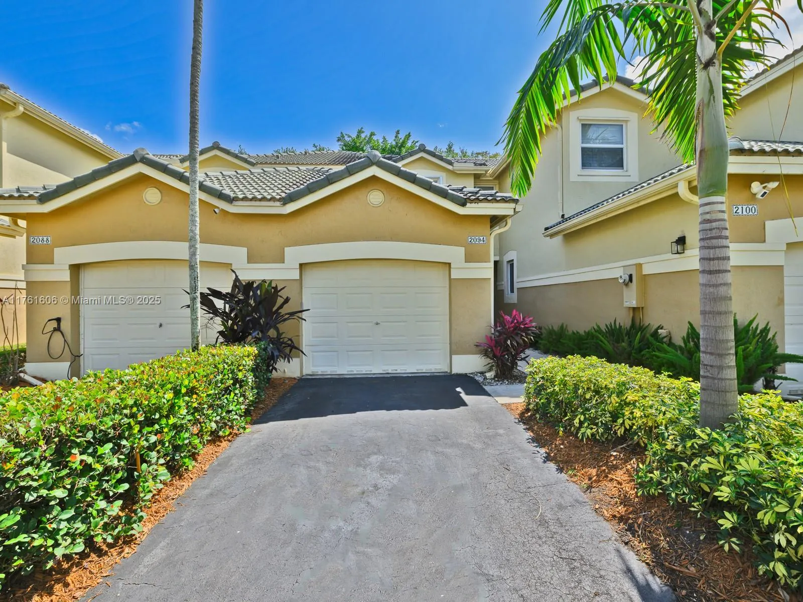 Weston, Florida 33327, United States, 2 Bedrooms Bedrooms, ,3 BathroomsBathrooms,Residential,Active,90466