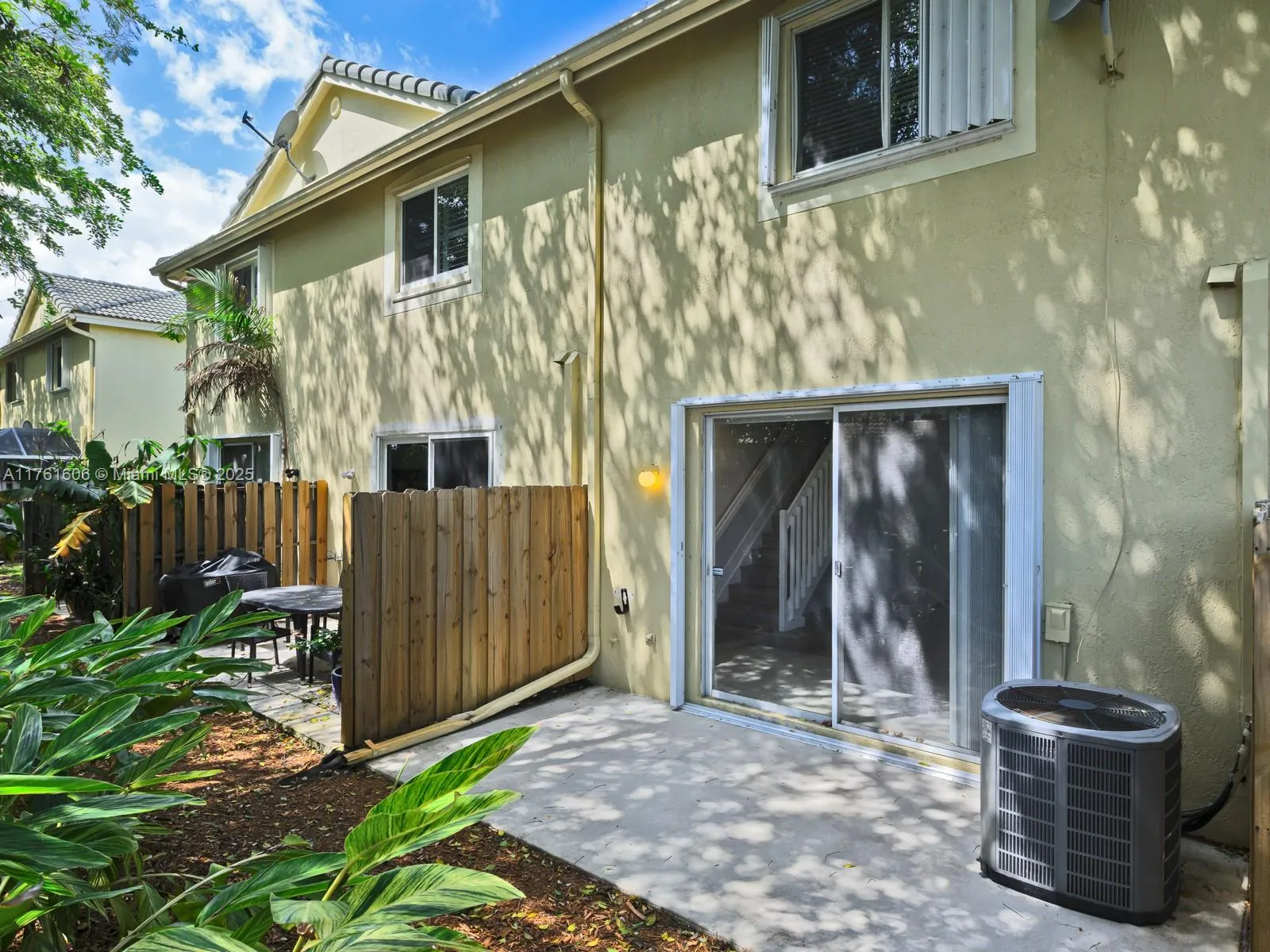 Weston, Florida 33327, United States, 2 Bedrooms Bedrooms, ,3 BathroomsBathrooms,Residential,Active,90466