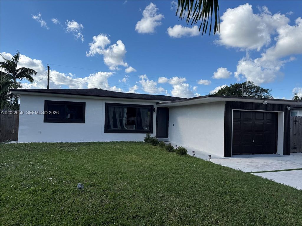 Photo of 1825 SW 43rd Ave, Fort Lauderdale, FL 33317 (MLS # A12022659)