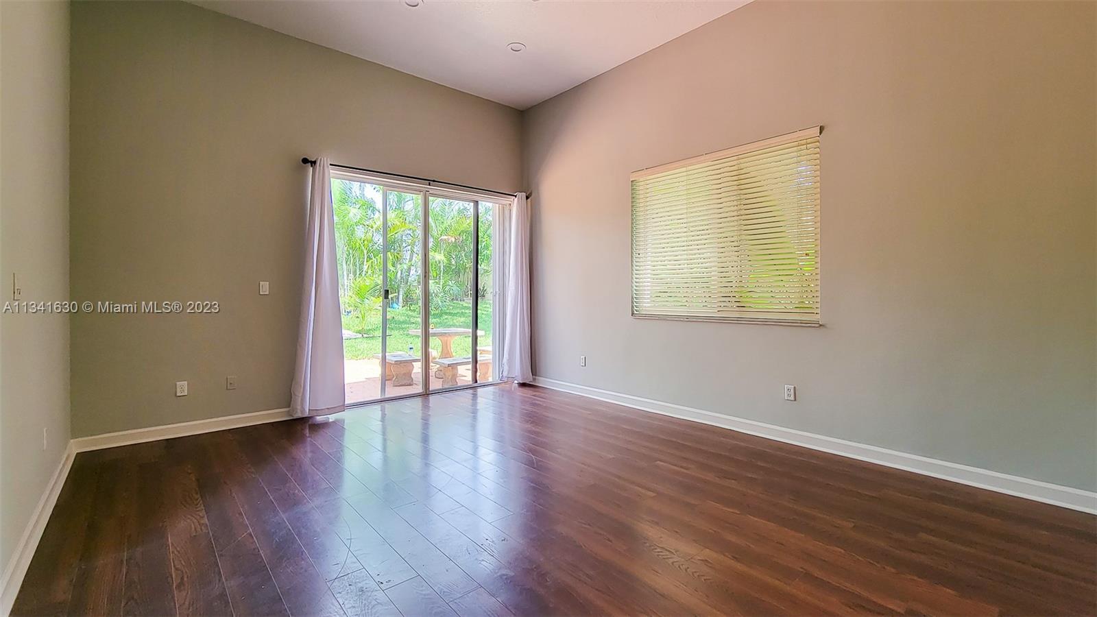 HERON BAY FOUR - Residential