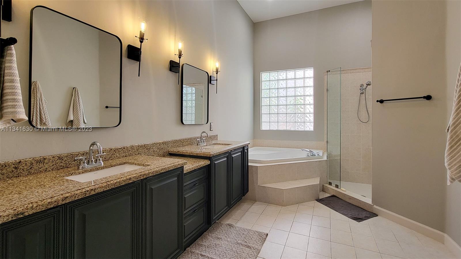 HERON BAY FOUR - Residential