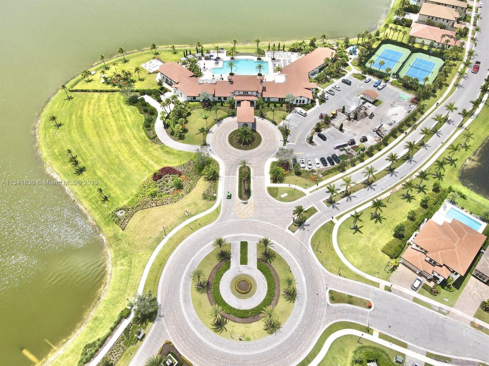 HERON BAY FOUR - Residential