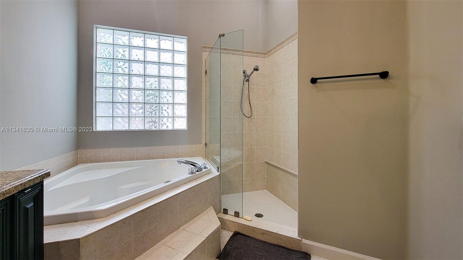 HERON BAY FOUR - Residential